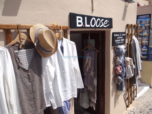 B.loose clothing