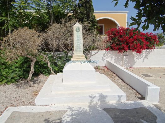 Cyclades - Therasia - Manolas - Monument